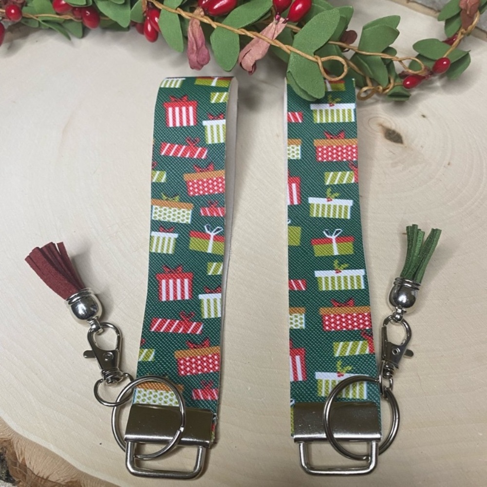 Christmas Presents Holiday Green Keychain Wristlets (price is for 1)
